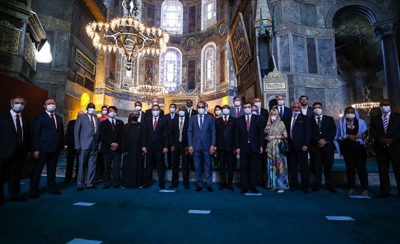 Cumhurbaşkanlığı Sözcüsü Kalın, büyükelçilerle Ayasofya-i Kebir Camii'ni ziyaret etti