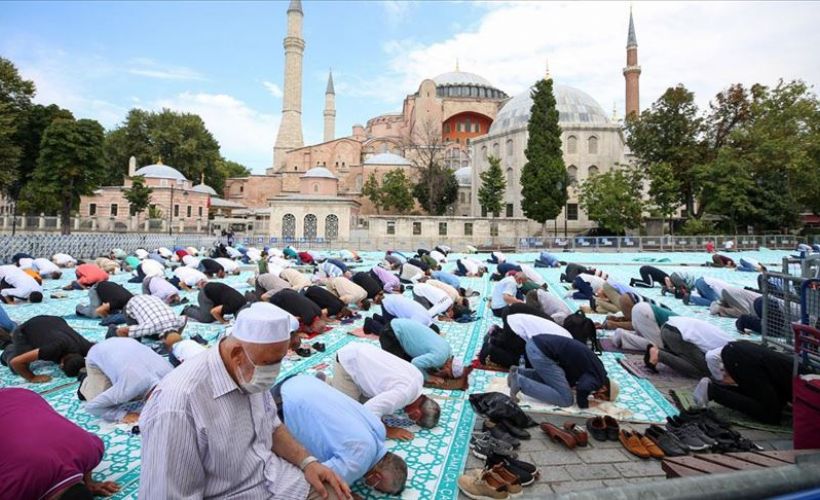 Ayasofya-i Kebir Cami-i Şerifi'nde hafta sonu da ziyaretçi yoğunluğu sürüyor