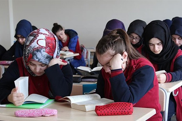 Anadolu imam hatiplere İspanyolca dersi