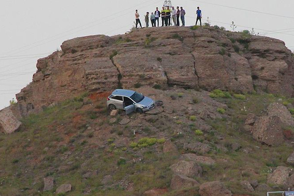 Gün batımını izlerken uçurumdan yuvarlandı