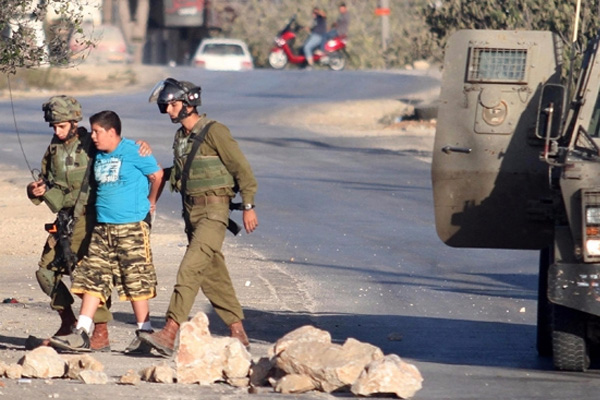 İsrail 30 Filistinli genci gözaltına aldı