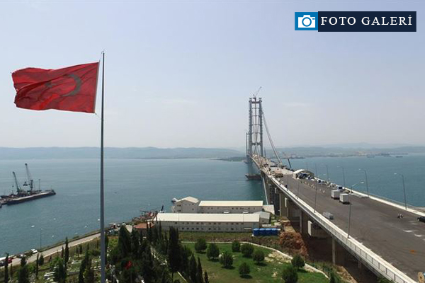 Osman Gazi'de ilk asfaltlama ve ilk bayrak