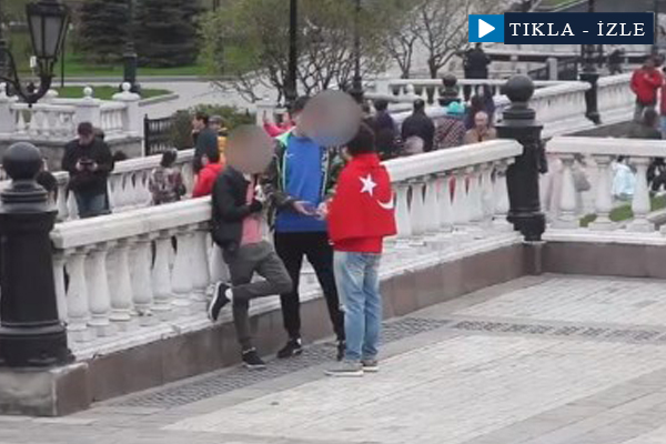 Rus gençten Türk bayraklı sosyal deney