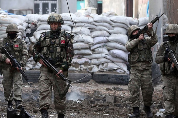 Nusaybin’de patlama: 4 asker yaralı