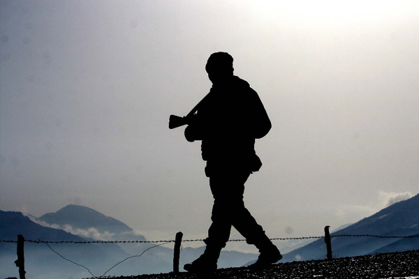 Tunceli'de karakola saldırı: 1 asker yaralı