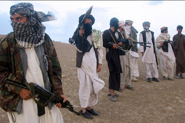 Afganistan'da emniyet müdürüne bombalı saldırı