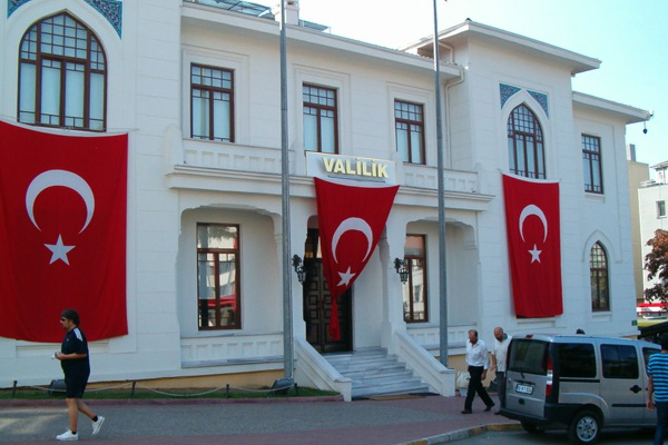 Hangi vali neden gitti?