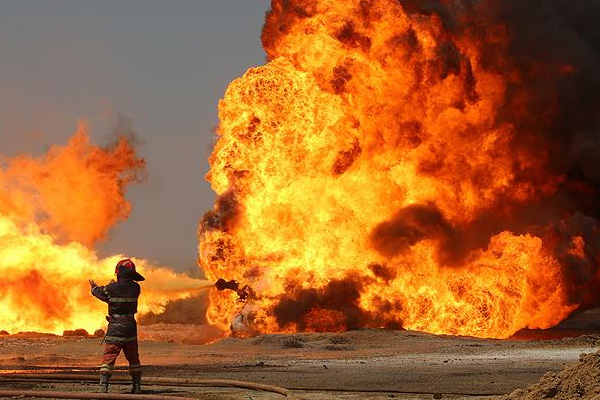 Petrol kuyularındaki yangın söndürülemiyor