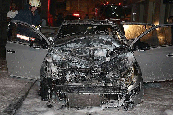 Fatih'te araç kundaklandı