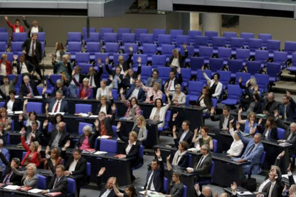 'Türkiye, Ermenilerin kıyımını kabullenmeli'