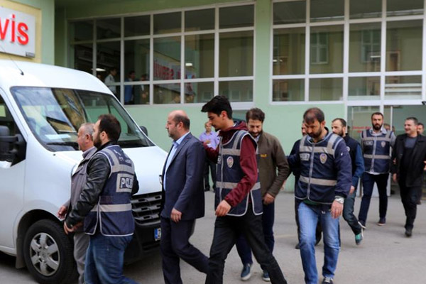 'FETÖ' operasyonunda 12 şüpheli adliyede