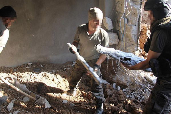 Streç filmlerle sarılmış halde mühimmat bulundu