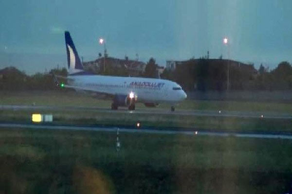 24 yolcunun inadı uçağı karşıya uçurttu