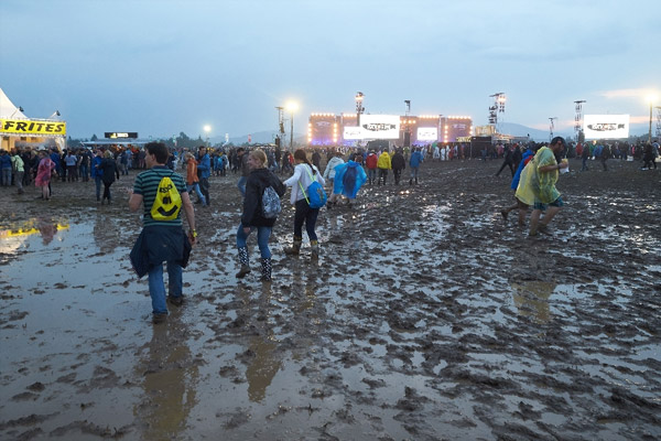 Konser sırasında yıldırım düştü: 51 yaralı