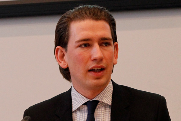 Mültecilere adalarda gözaltı teklifi