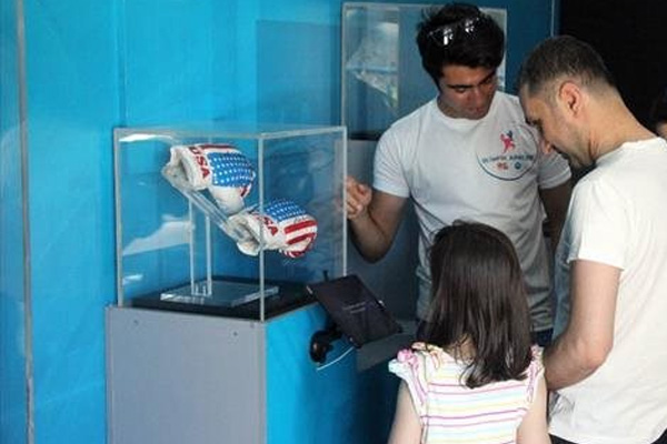 Muhammed Ali’nin eldivenleri Gazianteplileri duygulandırdı