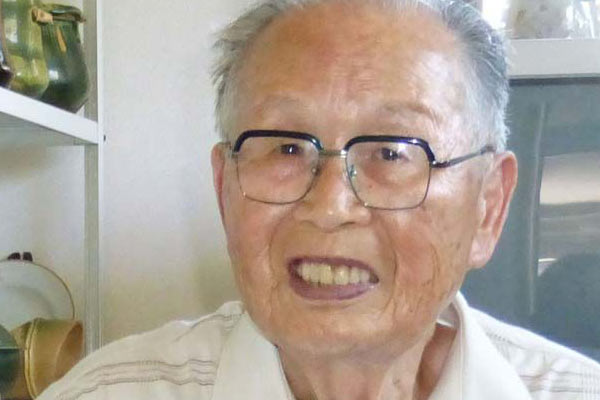 96 yaşında üniversite bitirdi