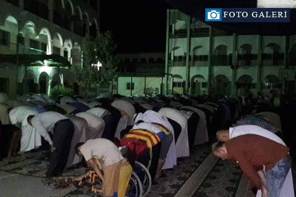 Gazze'de ilk teravih namazı