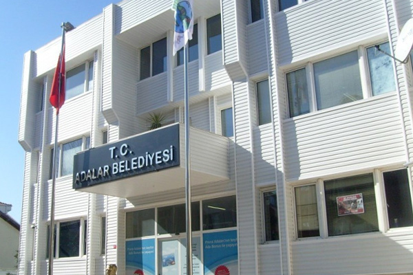 Adalar Belediyesi'ne haciz şoku