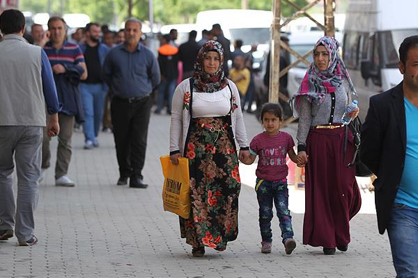 Yüksekova'ya bir haftada 30 bin kişi döndü