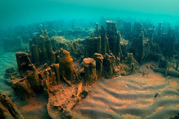 Van Gölü'nde 'su altı peribacaları' bulundu