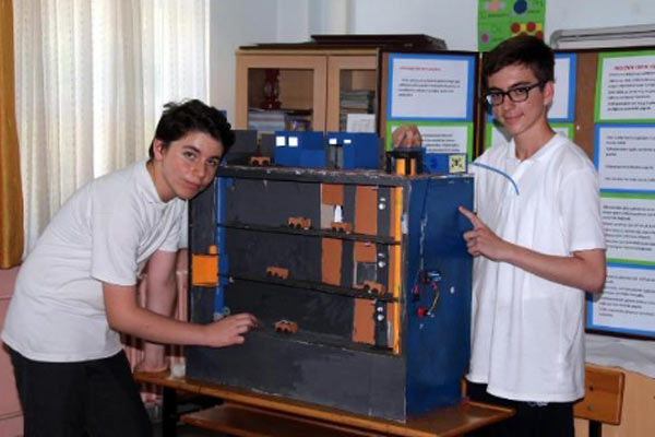 Madenci babanın oğlu, iş kazaları için proje geliştirdi