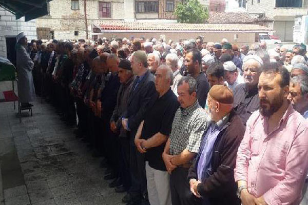 Uyurgezer genç kız balkondan düşüp öldü