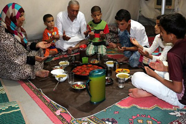 Şanlıurfa'daki çadır kentte ilk iftar