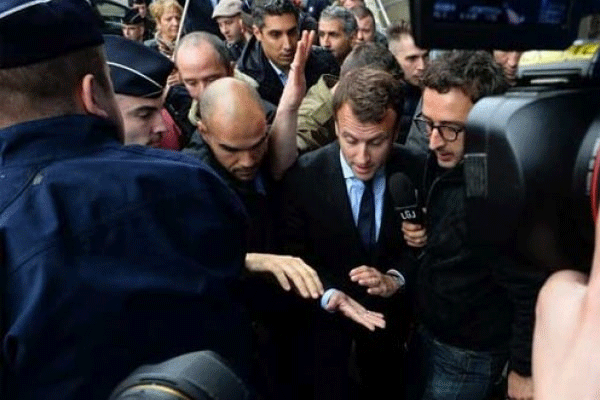 Fransa'da bakana yumurtalı saldırı