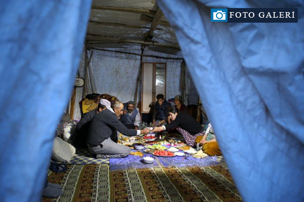 Yüsekovalılar ilk iftarı çadırda açtı