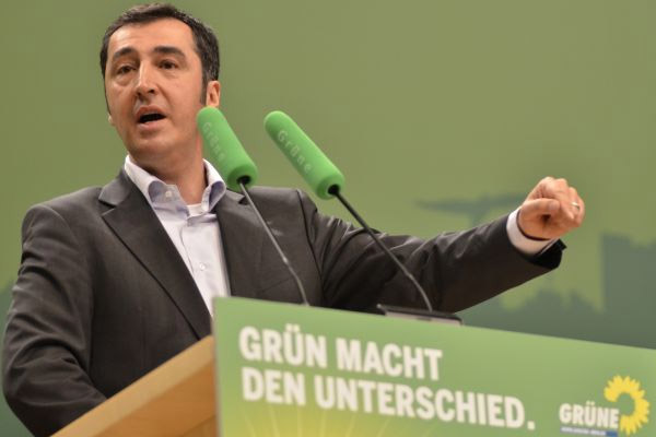 Cem Özdemir'in sitesi hacklendi