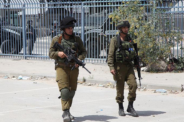 İsrail evlerin çatılarını gözetleme noktasına çevirdi