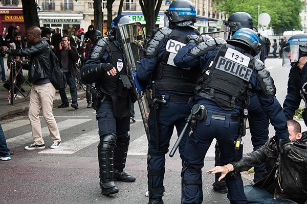 Fransa'da polis şiddetine soruşturma