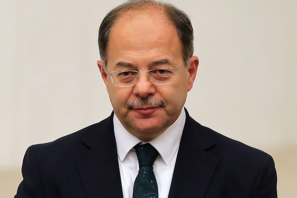 Akdağ saldırıda yaralananları ziyaret etti