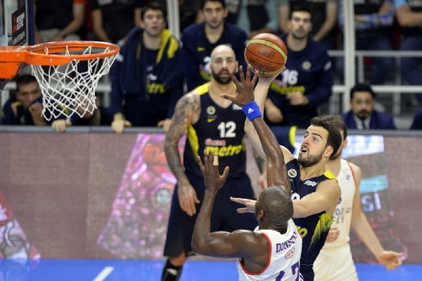 Fenerbahçe, Efes'i devirdi