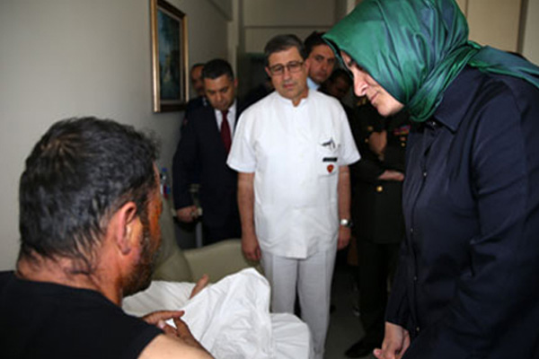 Aile Bakanı Kaya'dan Binbaşı Tetik'e ziyaret