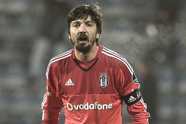 Tolga Zengin'den üç yıllık imza