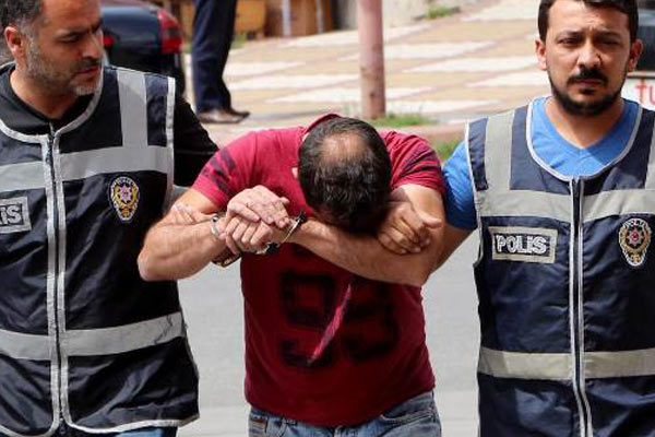 Görme engellinin maaşını çekip kaçtı