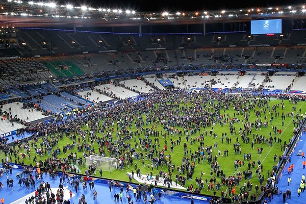 Stade de France çevresinde panik