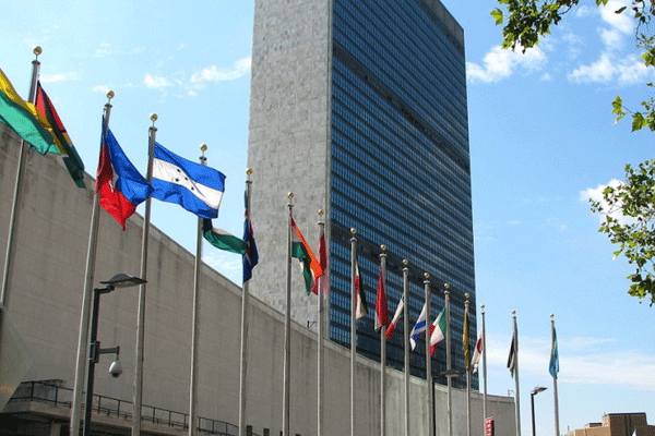 BM binasında mültecileri dövdüler