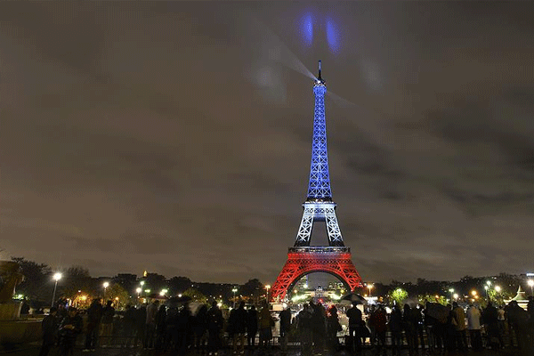 Eyfel Kulesi'ne EURO 2016 ayarı