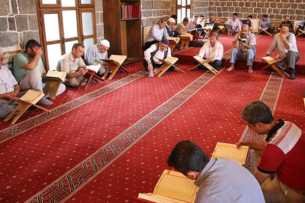 14 asırdan bu yana uygulanan mukabele geleneği