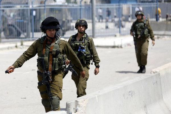 İsrail'e gitmek isteyen Filistinlilerin izinleri donduruldu