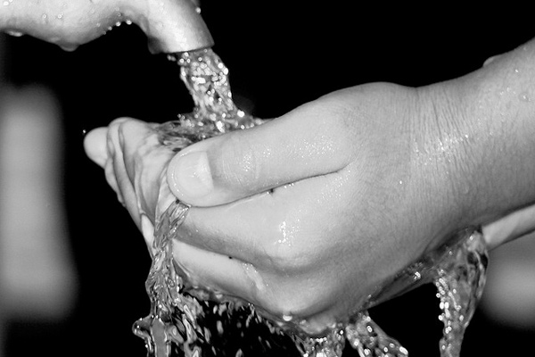 Genze kaçan su orucu bozar mı?