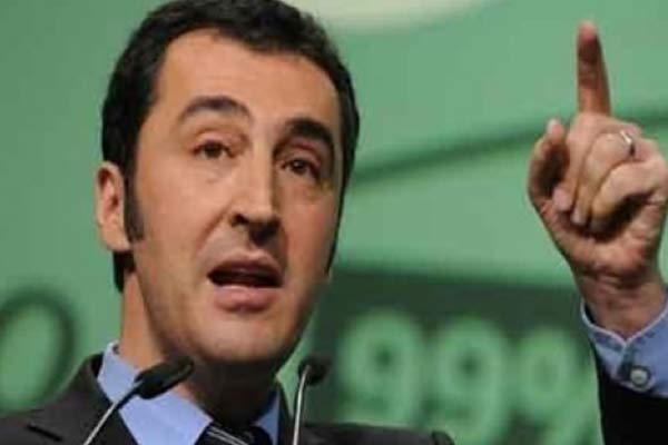 Cem Özdemir ihraç edildi