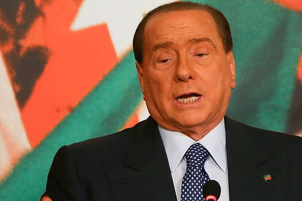 Berlusconi bıçak altına yatıyor