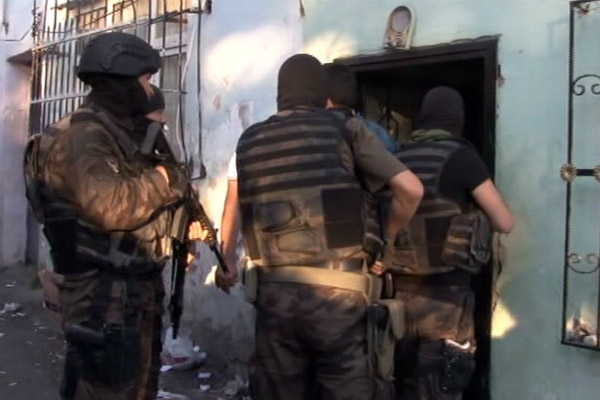 İstanbul’da helikopter destekli operasyon