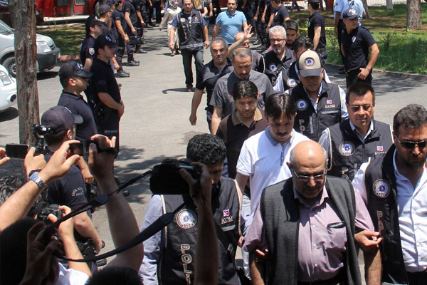 'FETÖ' operasyonunda 8 tutuklama