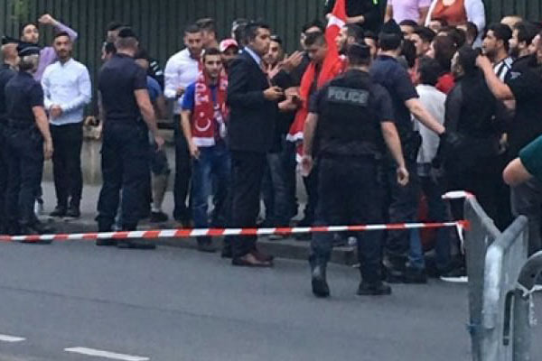 Milli Takıma saldırı iddiası taraftarı otele yığdı