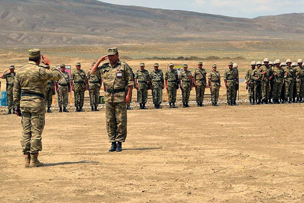 Azerbaycan Ordusu'ndan savaş tatbikatı